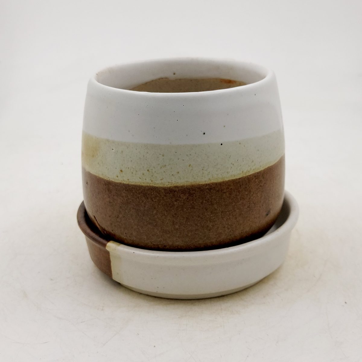 Brown-white pot with plate