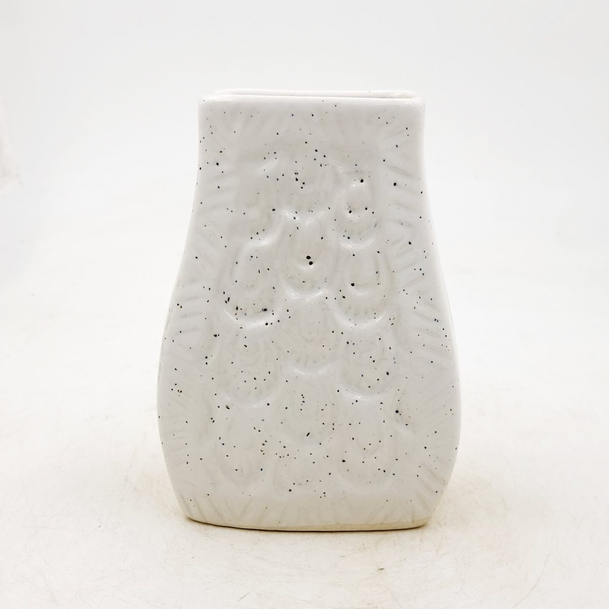 Ceramic white slender pot