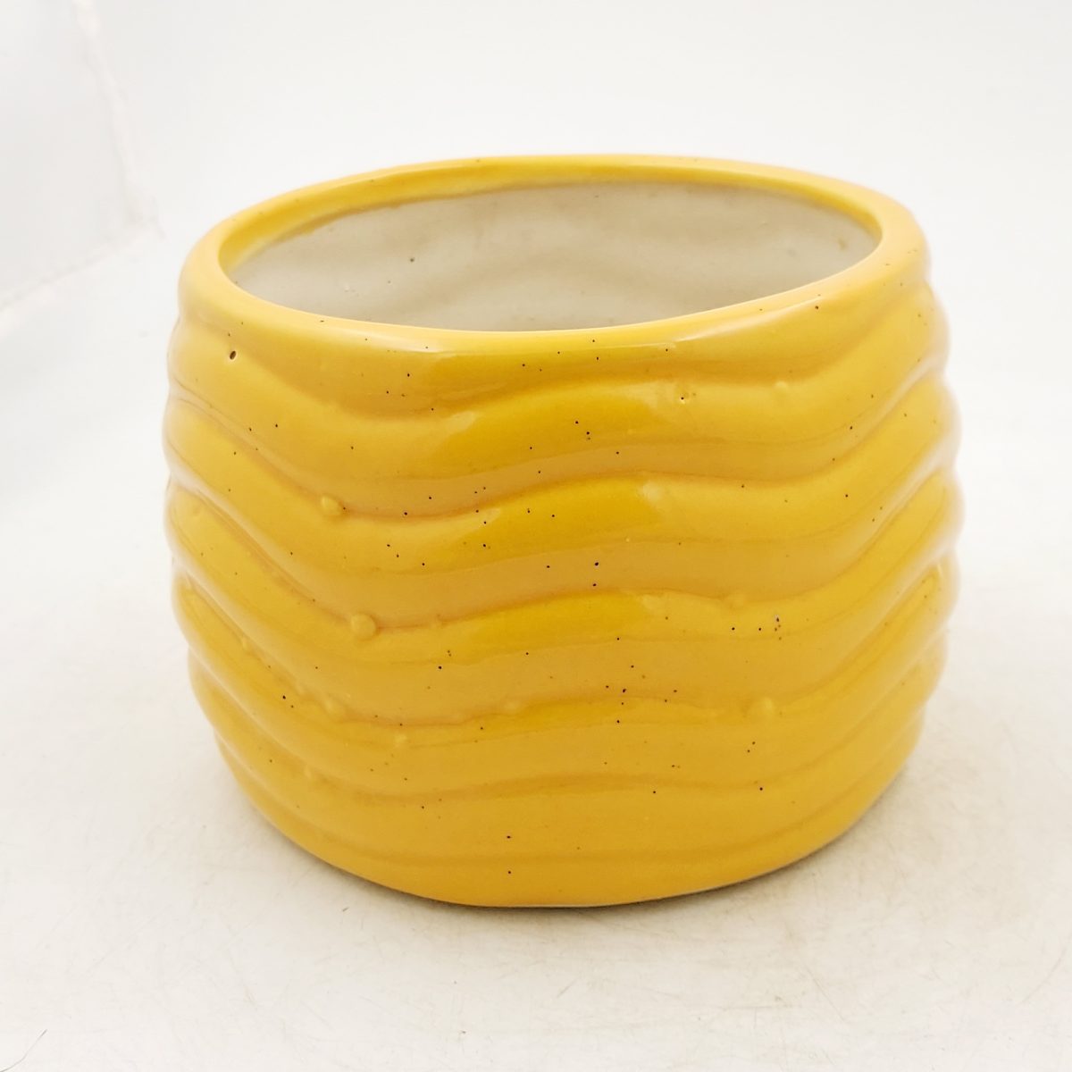 Yellow wave pot