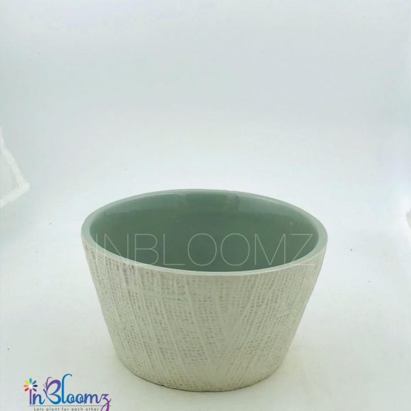 Round textured pot